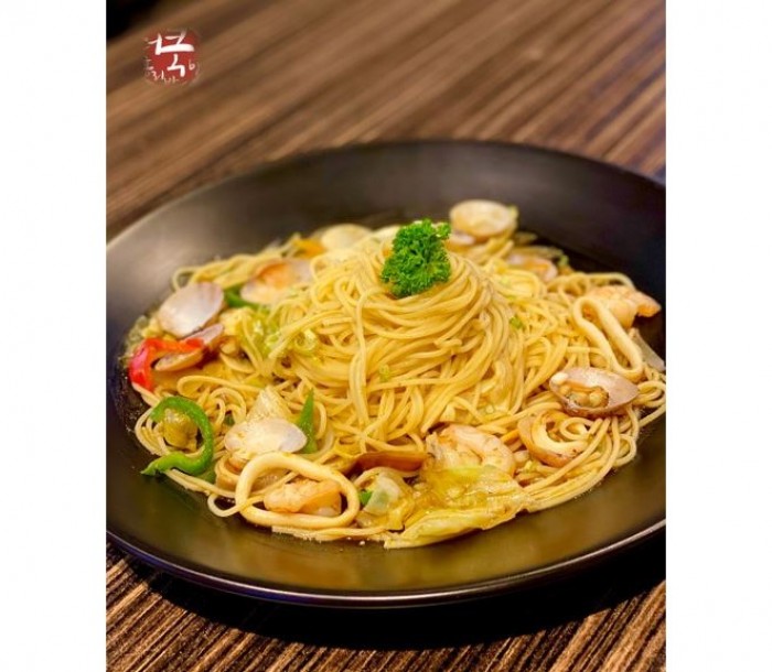 <h6 class='prettyPhoto-title'>(361) Spicy Seafood Pasta</h6>