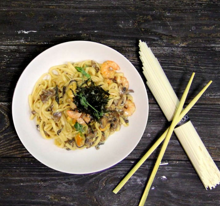 <h6 class='prettyPhoto-title'>WOK noodles with seafood in a creamy sauce</h6>