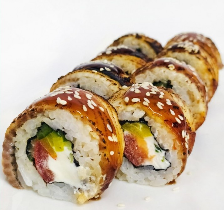 <h6 class='prettyPhoto-title'>Roll with Eel, Takuan and Cheese</h6>