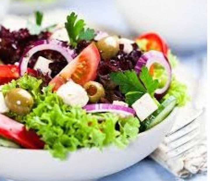 <h3 class='prettyPhoto-title'>Composed salad</h3><br/>Beet-Lettuce-Tuna-Carrot-Tomato-Onion-Cucumber-Olive