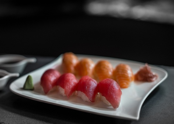 <h6 class='prettyPhoto-title'>Sushi sets (8 pieces)</h6>