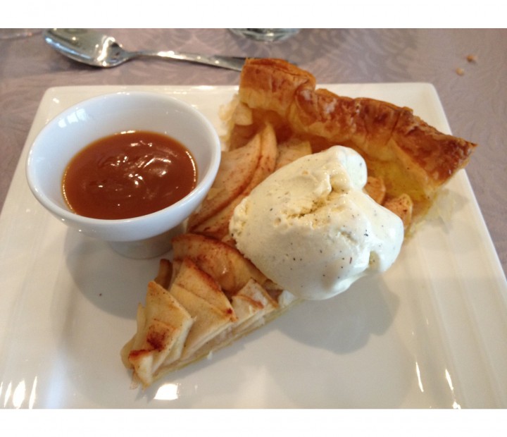 <h6 class='prettyPhoto-title'>Norman apple tart with a scoop of vanilla ice cream</h6>