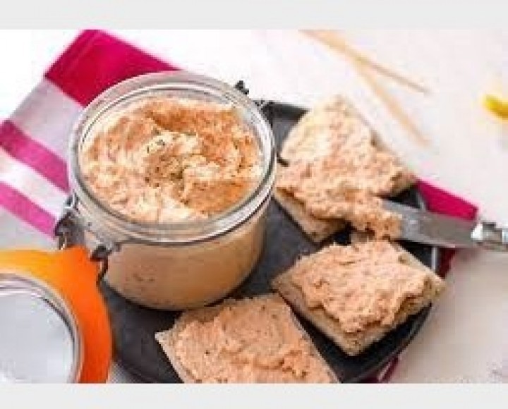<h6 class='prettyPhoto-title'>Homemade salmon rillettes and grilled toast</h6>