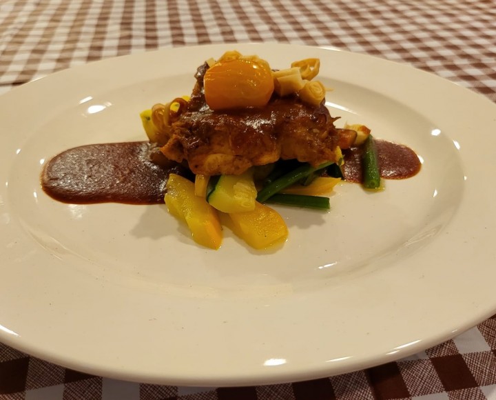 <h6 class='prettyPhoto-title'>BBQ Chicken with Corn Polenta Cake and Vegetables</h6>