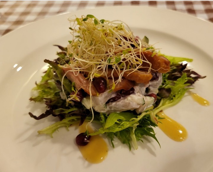 <h6 class='prettyPhoto-title'>Smoke Duck, Peach and Orange Salad with Balsamic Dressing</h6>