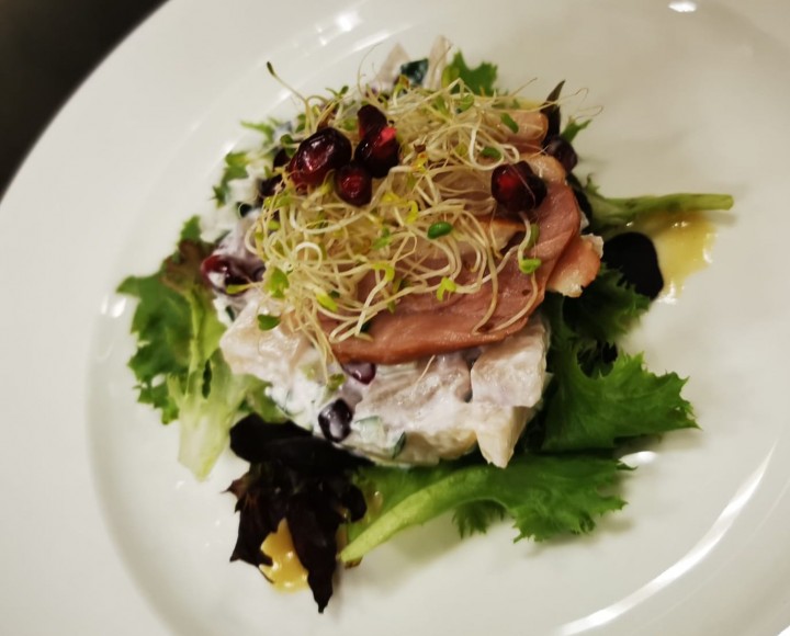 <h6 class='prettyPhoto-title'>Smoked Duck with Peach and Orange Salad with Balsamic Dressing</h6>