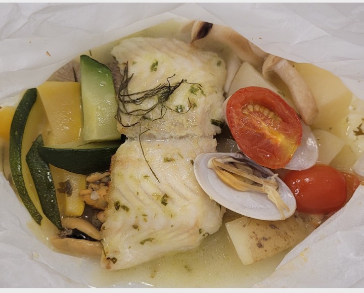 <h6 class='prettyPhoto-title'>En Papillote Seafood with Boiled Potato</h6>