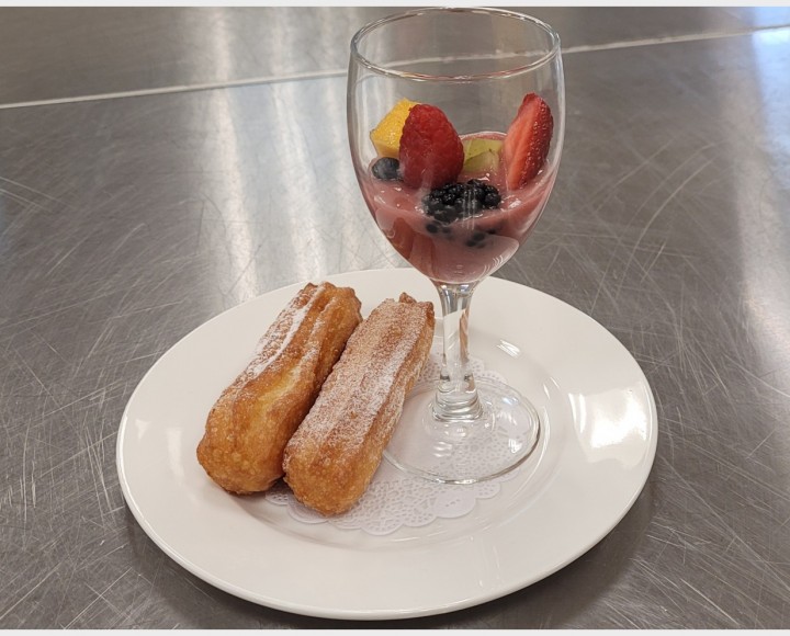 <h6 class='prettyPhoto-title'>Churros with Chocolate Strawberry</h6>