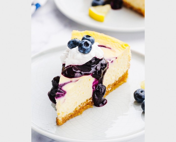 <h6 class='prettyPhoto-title'>Blueberry Cheese Tart with Strawberry Sauce</h6>