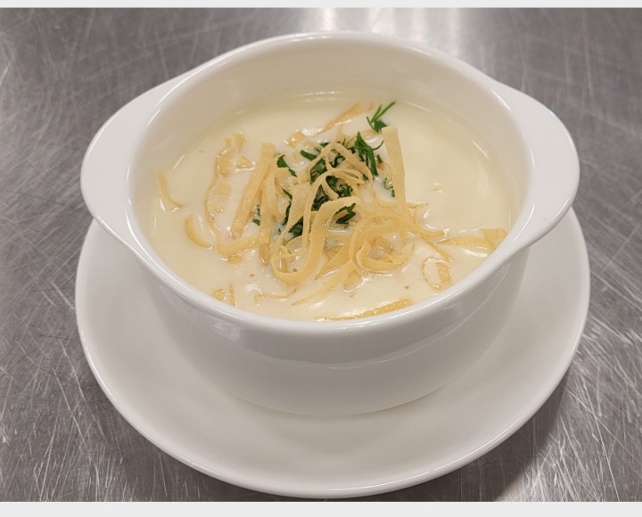 <h6 class='prettyPhoto-title'>Leek & Potato Soup with Crispy Chips</h6>