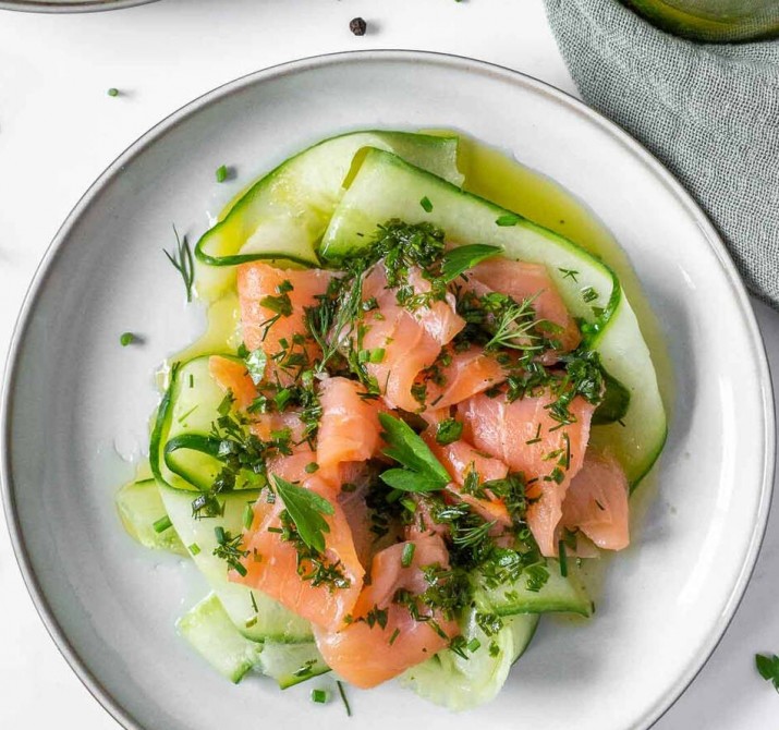 <h6 class='prettyPhoto-title'>Smoked Salmon Salad with Vinaigrette Dressings</h6>