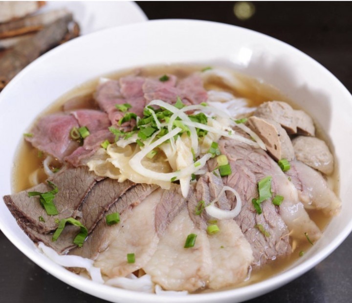 <h6 class='prettyPhoto-title'>Phở bò Thập cẩm/ Combination all kinds of beef Phở</h6>