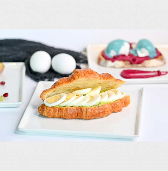<h6 class='prettyPhoto-title'>Egg Avocado Croissant</h6>