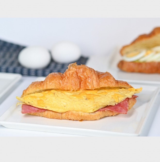 <h6 class='prettyPhoto-title'>Omellete Croissant with Bacon</h6>