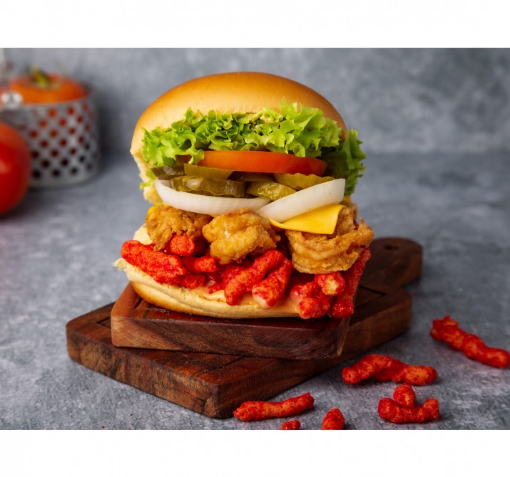 <h6 class='prettyPhoto-title'>Danymit shrimp burger with Cheetos </h6>