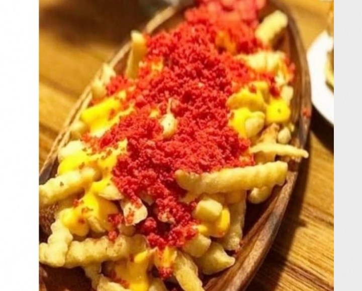 <h6 class='prettyPhoto-title'>Cheesy fries with Cheetos </h6>