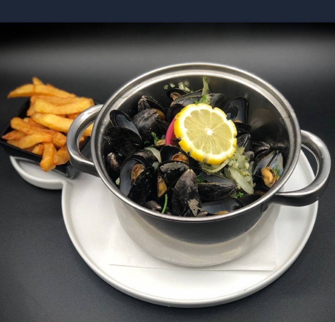 <h6 class='prettyPhoto-title'>Mussels in Calvados</h6>