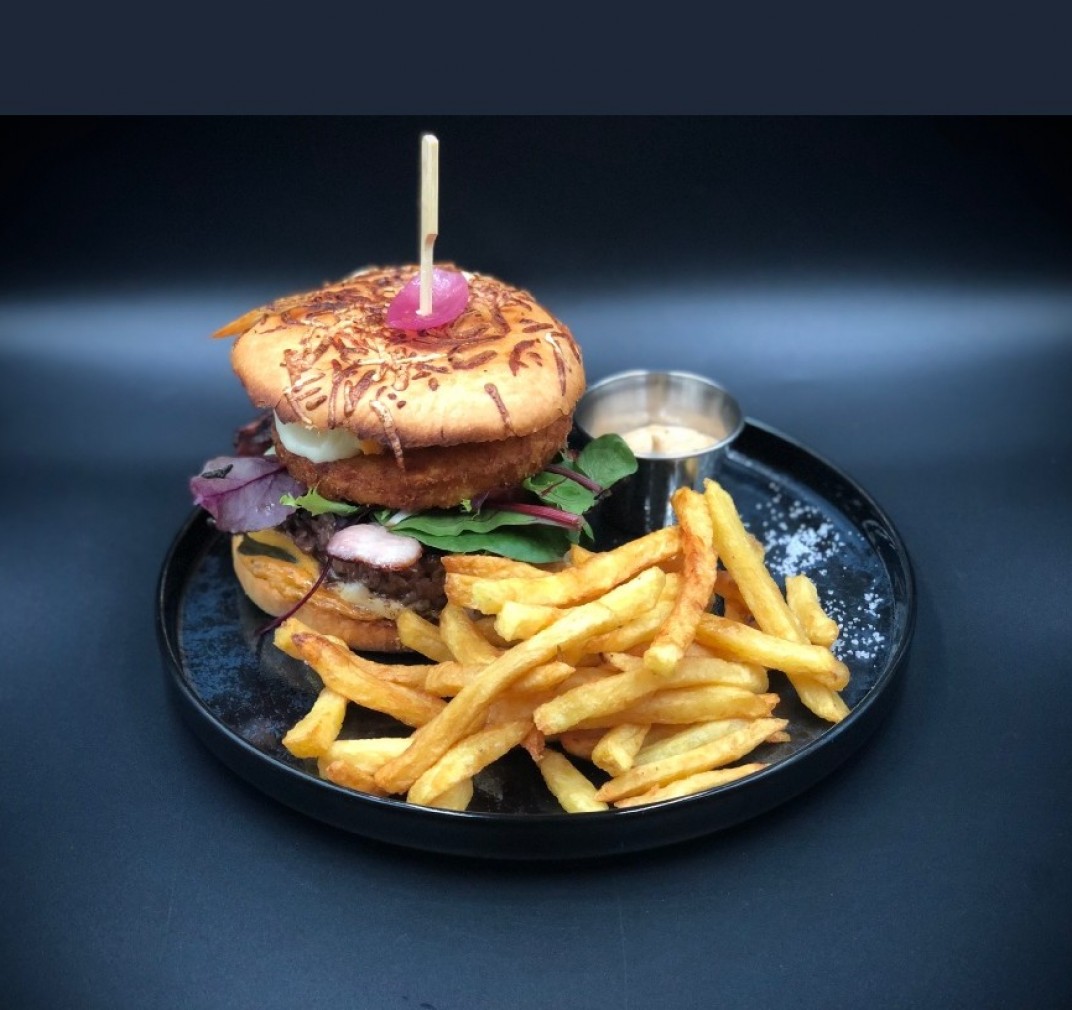 <h6 class='prettyPhoto-title'>Raclette Burger</h6>