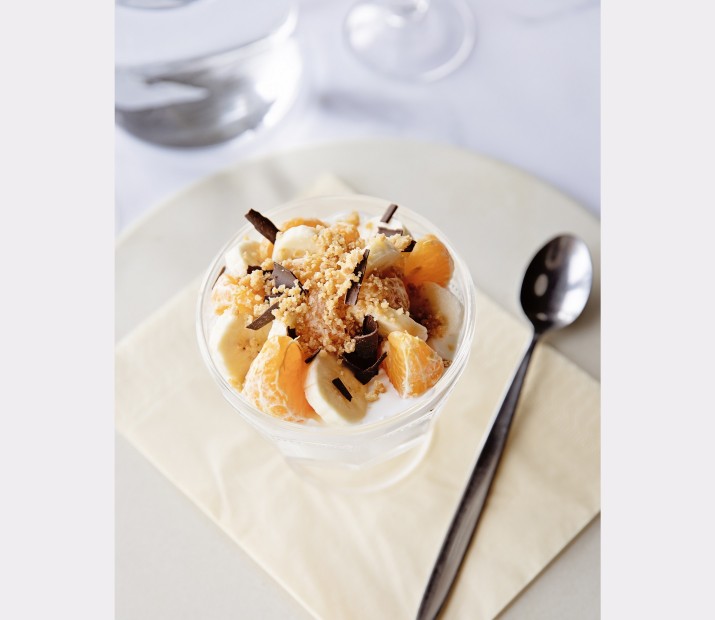 <h6 class='prettyPhoto-title'>Crunchy cottage cheese bowl with seasonal fruits</h6>