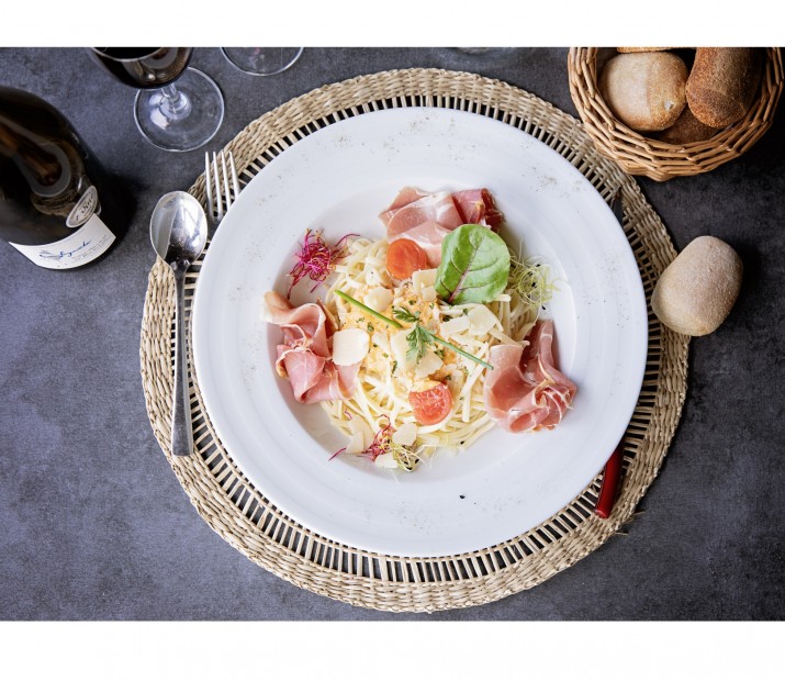 <h3 class='prettyPhoto-title'>Linguini with country ham</h3><br/>Country ham, cooked tomato sauce and parmesan