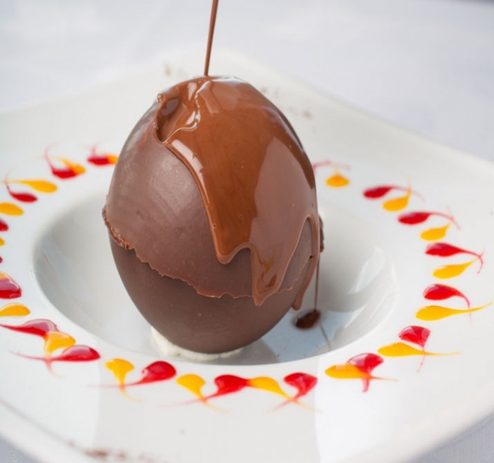 <h6 class='prettyPhoto-title'>Unstructured surprise sphere with Valrhona grand cru chocolate</h6>