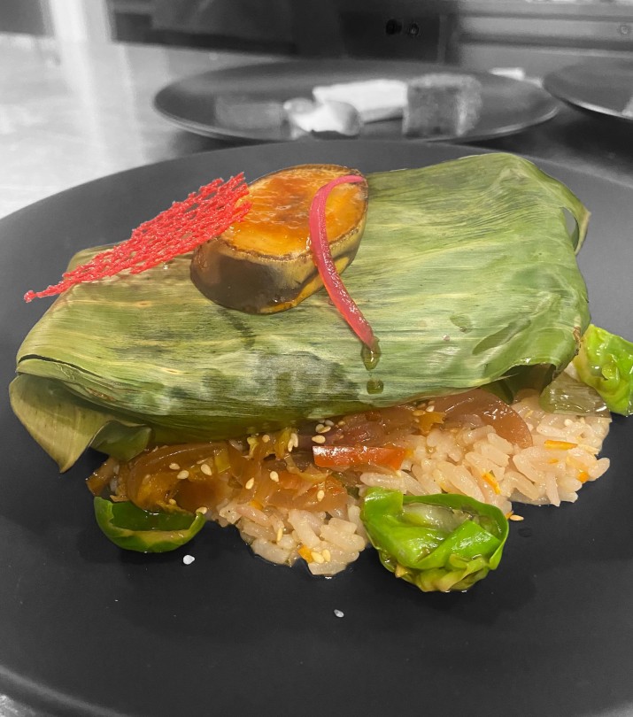 <h6 class='prettyPhoto-title'>Stewed skate in a banana leaf, soy sauce, lemongrass and roasted sesame seeds</h6>