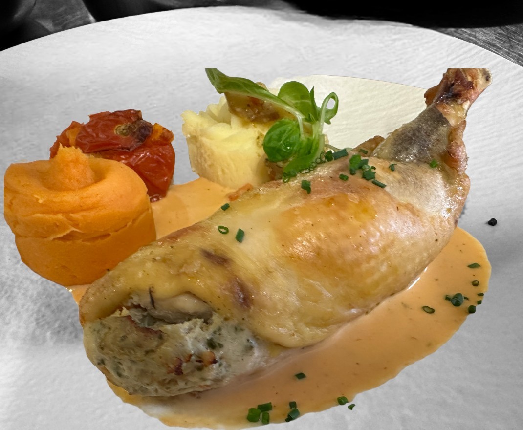 <h6 class='prettyPhoto-title'>Guinea fowl supreme stuffed with scallops, lobster cream</h6>