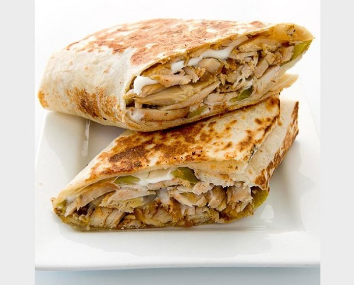 <h6 class='prettyPhoto-title'>Large chicken shawerma with cheese</h6>