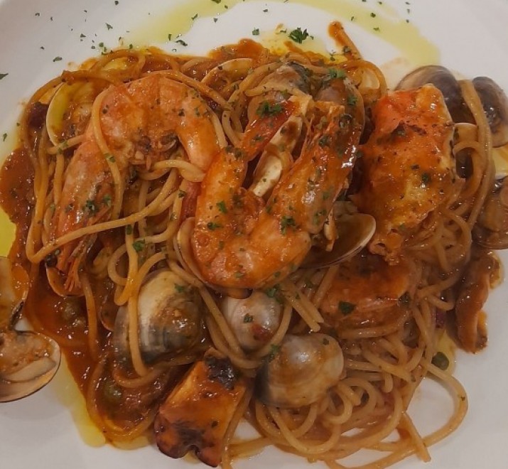 <h6 class='prettyPhoto-title'>Spaghetti /Seafood /Spicy Lobster sauce</h6>