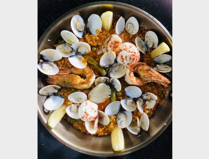 <h6 class='prettyPhoto-title'>Paella Seafood (Plate) (Take time cooking 30 minutes)</h6>