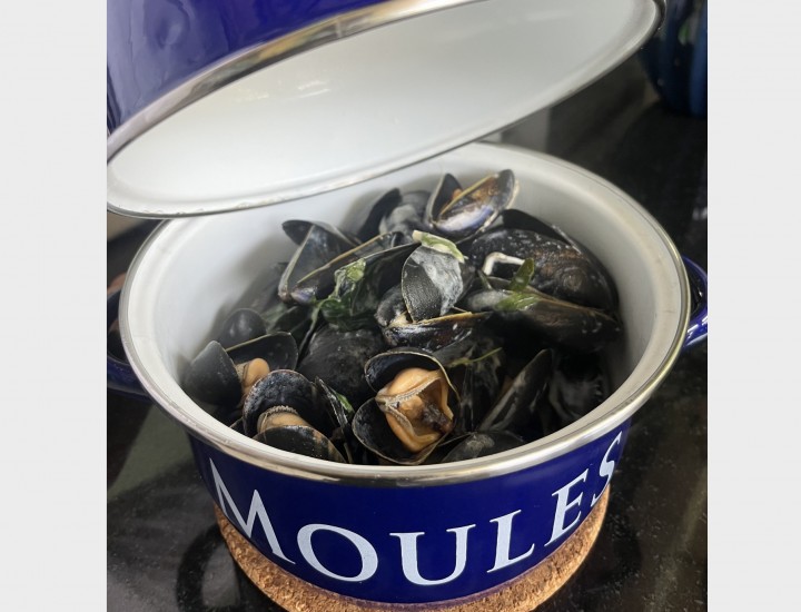 <h6 class='prettyPhoto-title'>Classic Baked Mussels</h6>