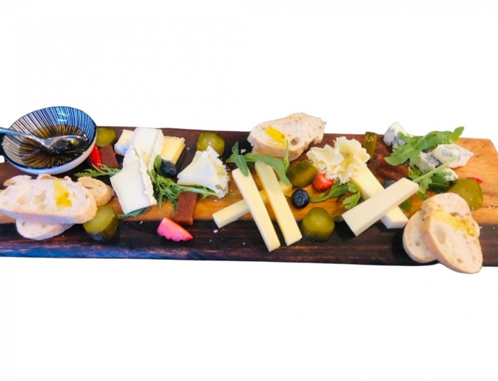 <h6 class='prettyPhoto-title'>Special Cheese Platter </h6>
