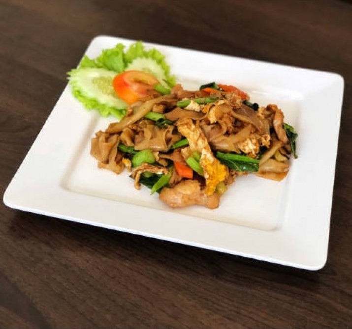 <h6 class='prettyPhoto-title'>"Pad See Eaiw" Fried noodle with Chicken</h6>