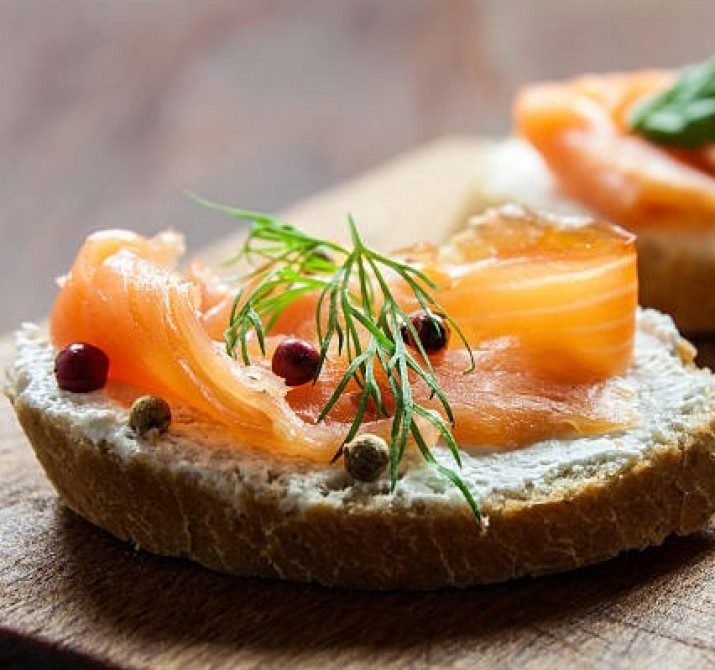 <h6 class='prettyPhoto-title'>16. Marinated Salmon on toasts (4pieces)</h6>