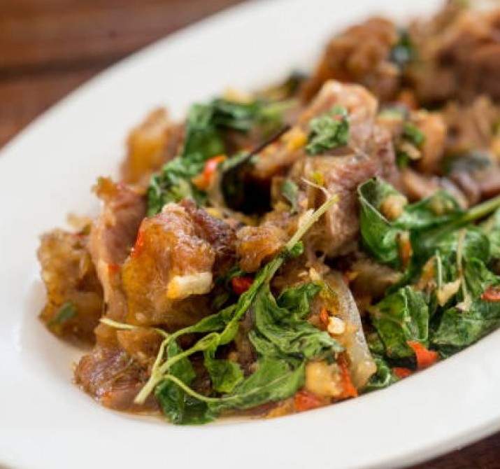 <h6 class='prettyPhoto-title'>Stir Fried Beef with hot basil and chili</h6>