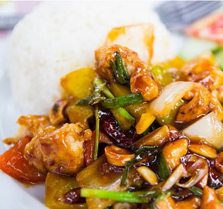 <h6 class='prettyPhoto-title'>Stir Fried Chicken with Cashew Nuts in Oyster Sauce</h6>