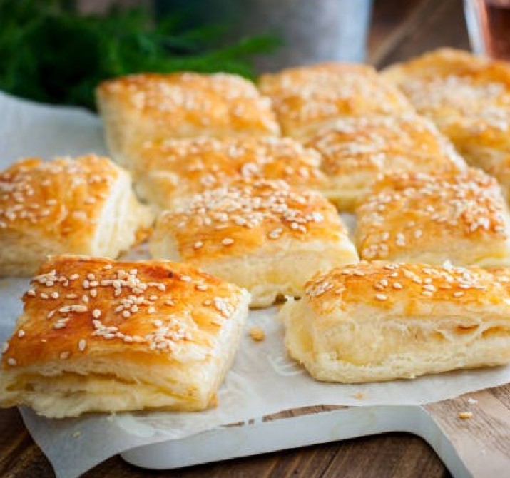 <h6 class='prettyPhoto-title'>22. goat cheese puffs (6pieces)</h6>