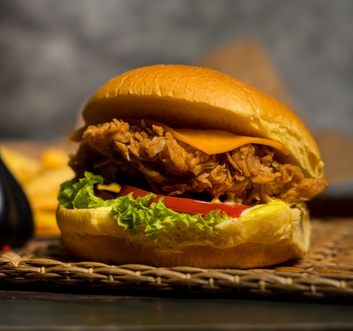 <h6 class='prettyPhoto-title'>Sunset Crispy Chicken Burger</h6>