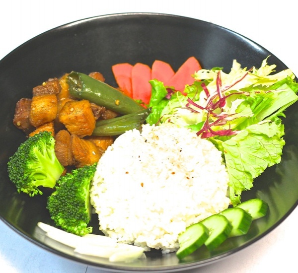 <h6 class='prettyPhoto-title'>67. Breast Pork soy sauce (spicy)</h6>