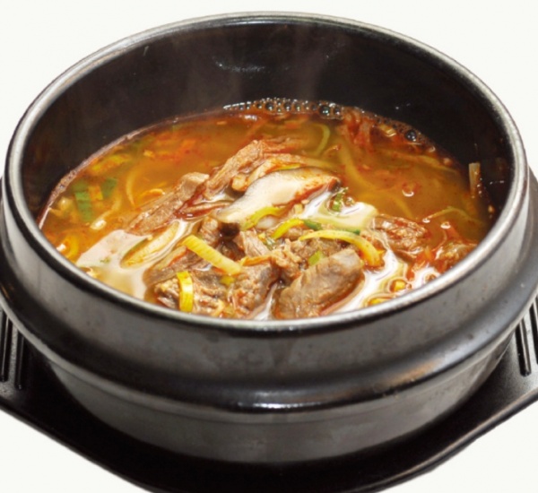<h6 class='prettyPhoto-title'>10. Beef Soup (2 spicy)</h6>