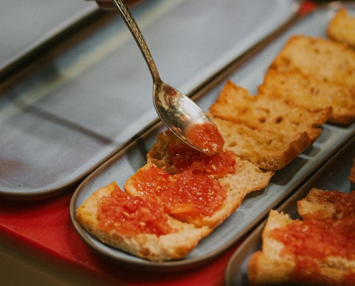 <h6 class='prettyPhoto-title'>Tomato crystal bread</h6>