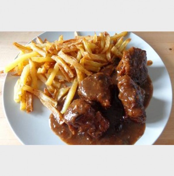 <h3 class='prettyPhoto-title'>Flemish stew</h3><br/>Pieces of beef simmered in beer, brown sugar, gingerbread