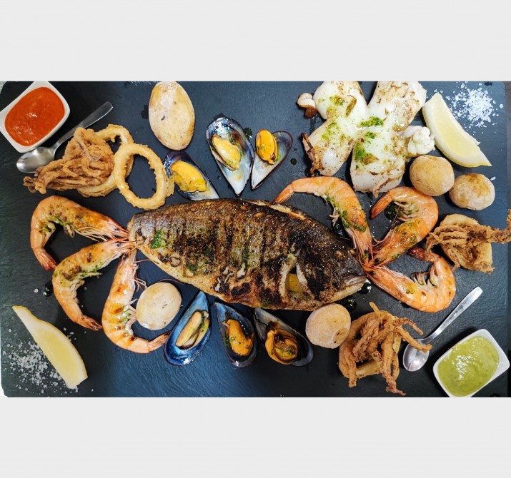 <h6 class='prettyPhoto-title'>Grilled with fish and seafood</h6>