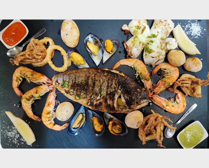 <h6 class='prettyPhoto-title'>Grilled fish and shellfish + Rueda bottle</h6>
