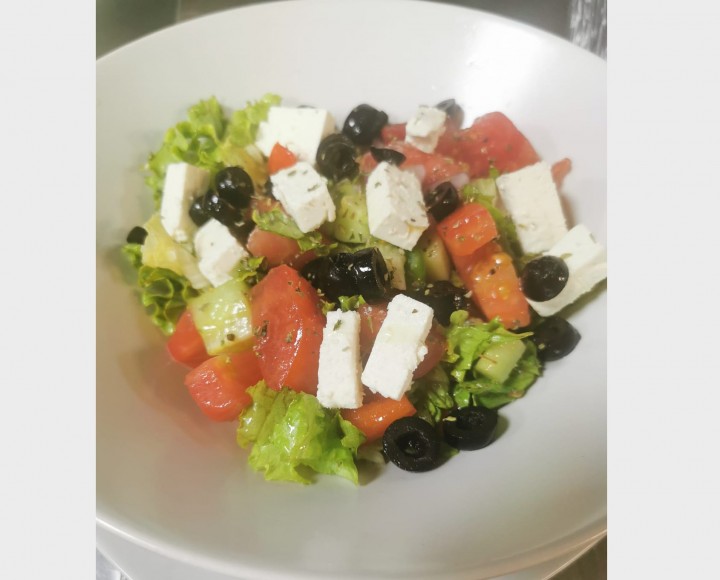 <h6 class='prettyPhoto-title'>Greek salad</h6>