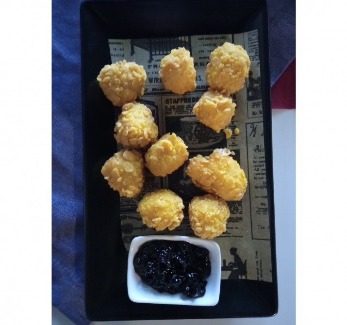 <h6 class='prettyPhoto-title'>Crispy fried gouda cheese balls</h6>