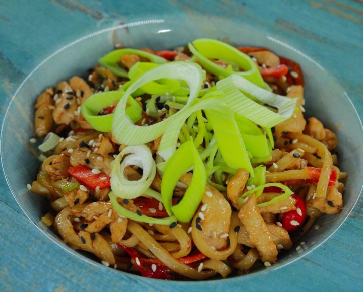 <h6 class='prettyPhoto-title'>WOK noodles with chicken</h6>