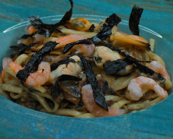 <h6 class='prettyPhoto-title'>WOK noodles with seafood in a creamy sauce</h6>
