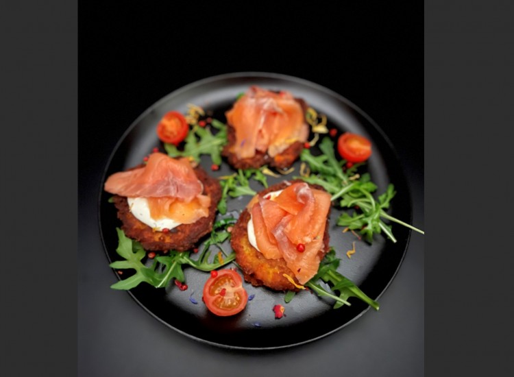 <h6 class='prettyPhoto-title'>Sweet potato rostis with sour cream and smoked salmon</h6>